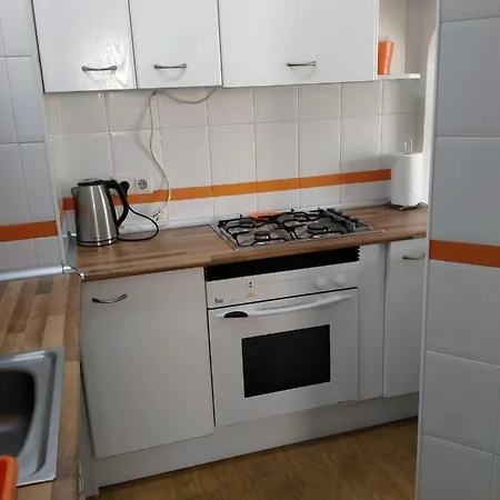 Spacious 1 Bedroom Apartment, Centre 3i