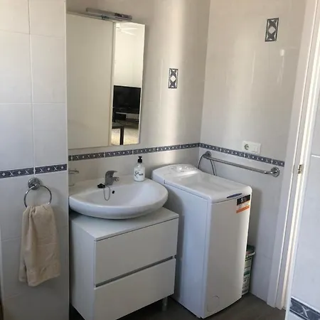 Spacious 1 Bedroom Apartment, Centre 3i 公寓