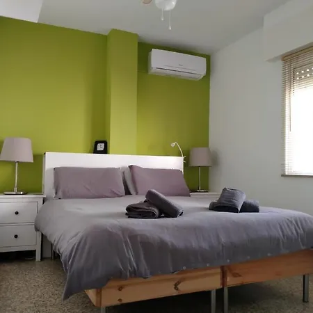 Spacious 1 Bedroom Apartment, Centre 3i