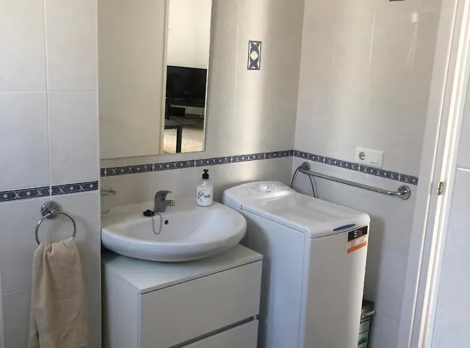 Spacious 1 Bedroom Apartment, Centre 3i דירה