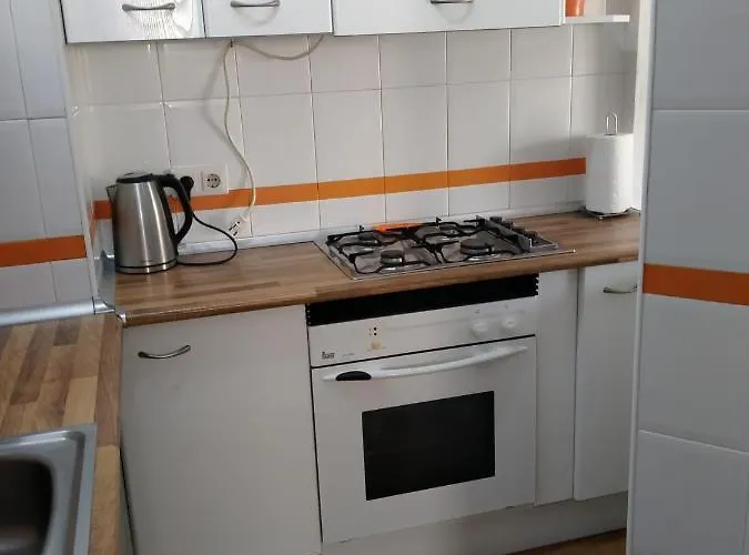 Spacious 1 Bedroom Apartment, Centre 3i