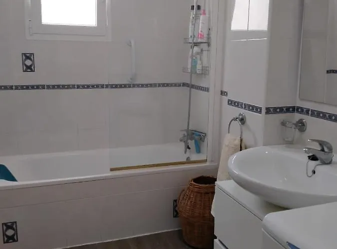 Spacious 1 Bedroom Apartment, Centre 3i Apartment