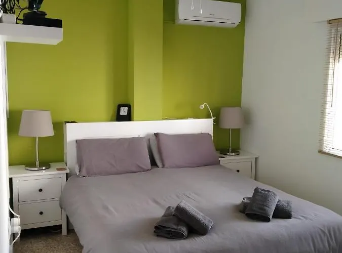 Spacious 1 Bedroom Apartment, Centre 3i דירה *