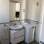 Spacious 1 Bedroom Apartment, Centre 3i Апартаменты